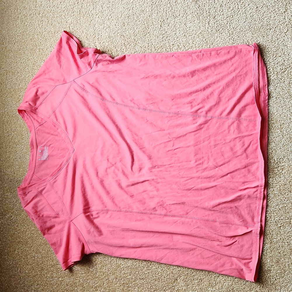 Livi Active top - size 18/20